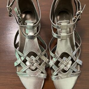 Tahari Gold Leather  1.25 inch  heels Sandals Shoes, Size8.5